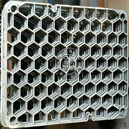 Honeycomb tray of furnace